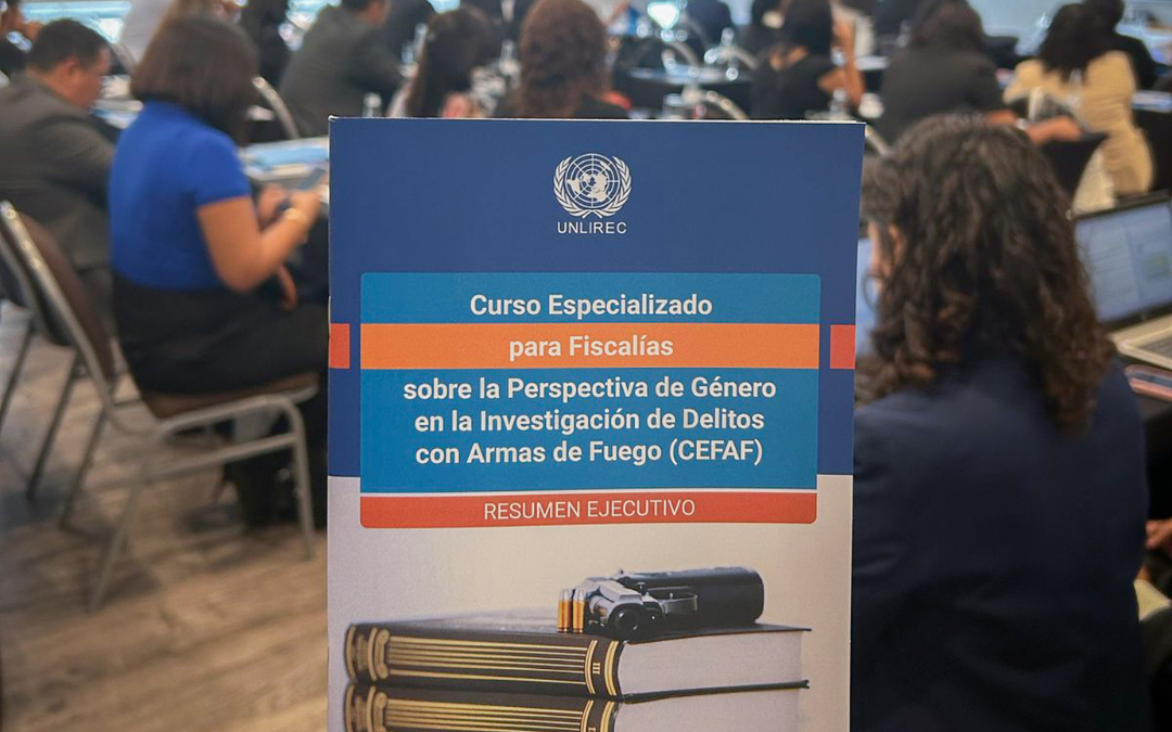 La fiscalía de Perú fortalece la perspectiva de género en investigaciones de delitos con armas de fuego