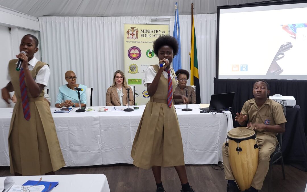 El Ministerio de Educación y Juventud de Jamaica y agencias de la ONU fortalecen los esfuerzos para abordar la violencia escolar